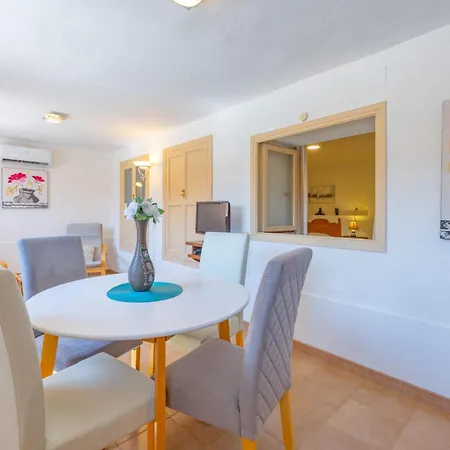 Maryline - Plusholidays Villa