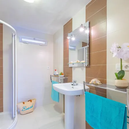 Maryline - Plusholidays * Calpe