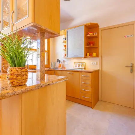 Maryline - Plusholidays Villa Calpe