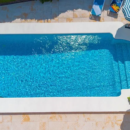 Maryline - Plusholidays Villa