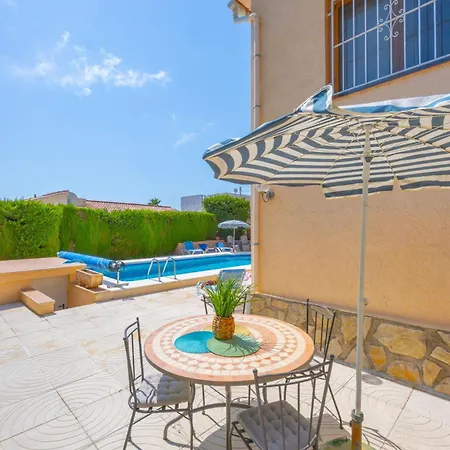 Maryline - Plusholidays Villa Calpe