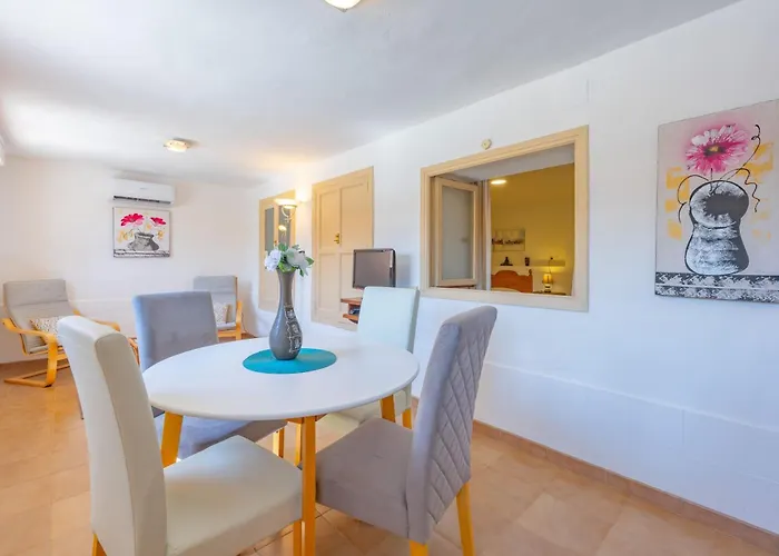 Maryline - Plusholidays Villa