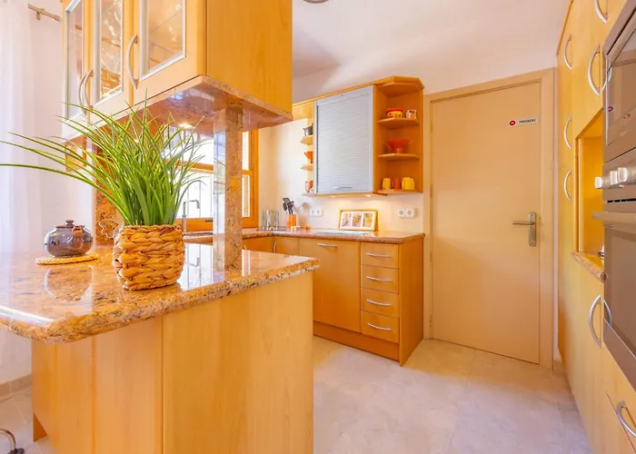 Maryline - Plusholidays Villa Calp