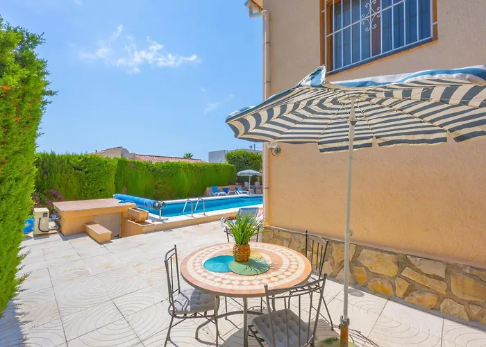 Maryline - Plusholidays Villa Calpe