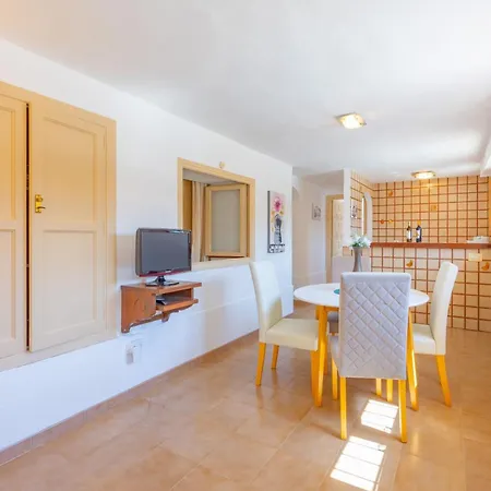 Maryline - Plusholidays * 칼페